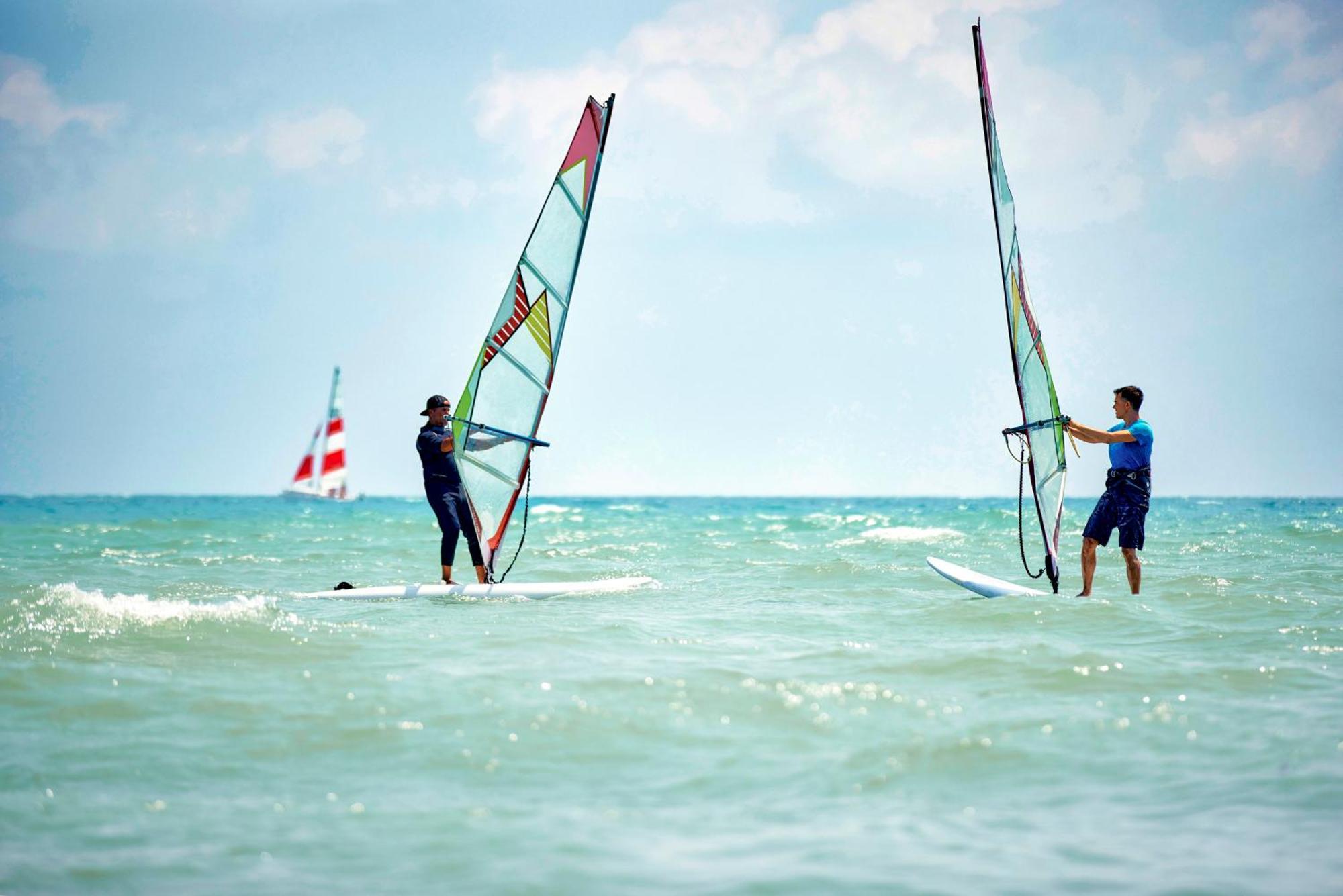 Tui Magic Life Jacaranda Hotel Side Exterior foto Windsurfers in La Paz, Mexico